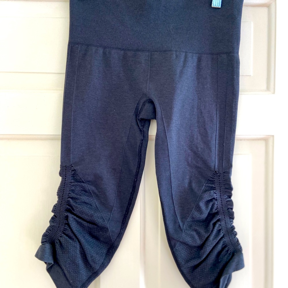 Lululemon Zone in Crop Seamless Leggings